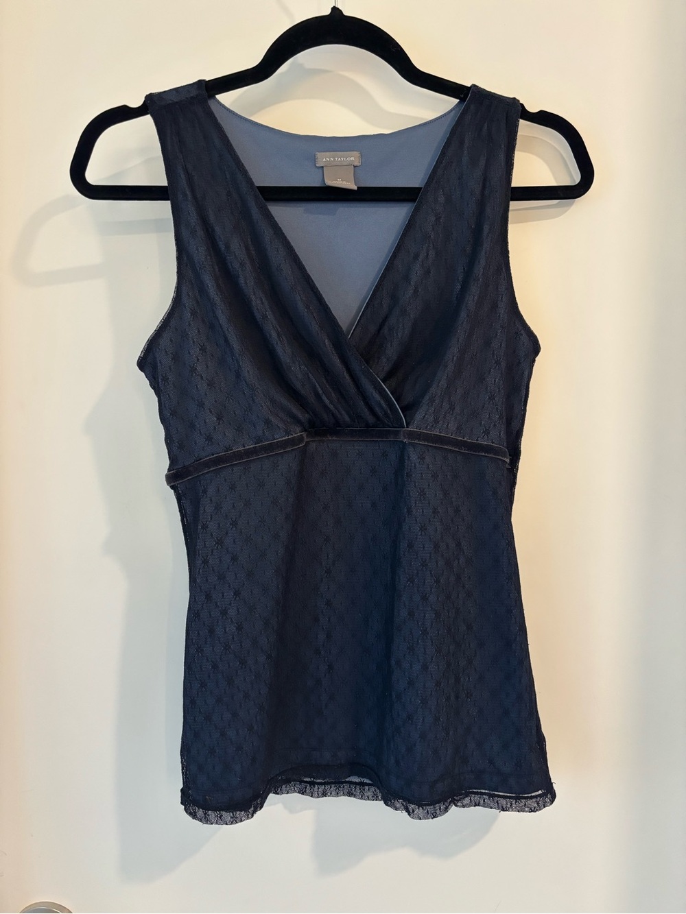 Ann Taylor Y2K Vintage Navy Sleeveless Lace Overlay Tank